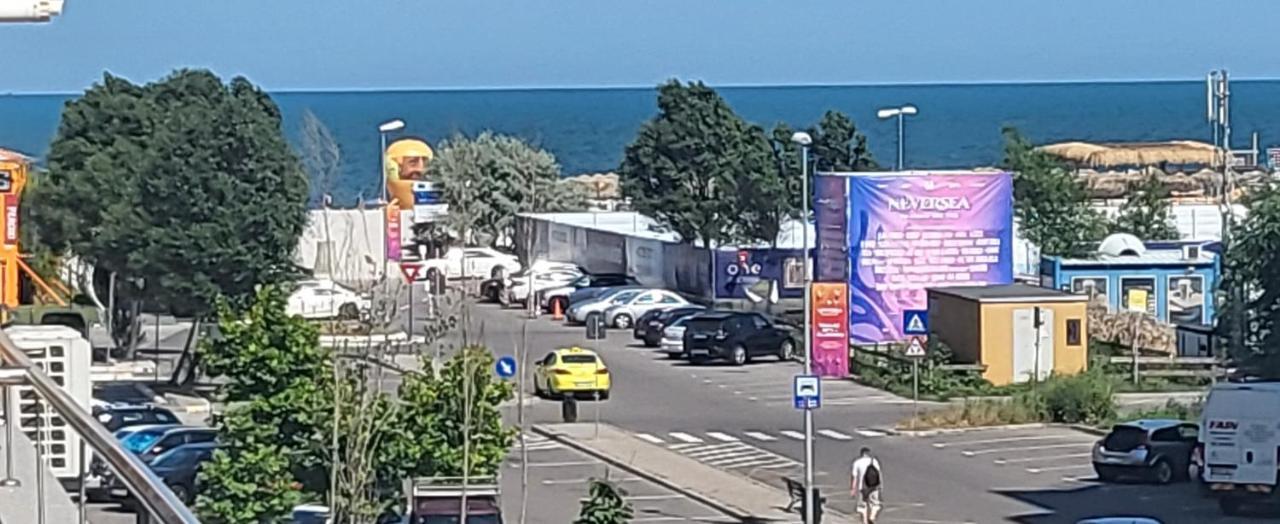 Luna Rossa Sumerland Mamaia Luaran gambar
